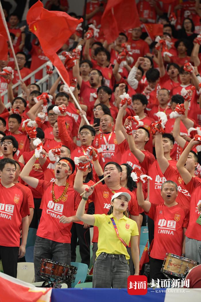 包含精彩回顾：经典比赛场面感动万千球迷的词条
